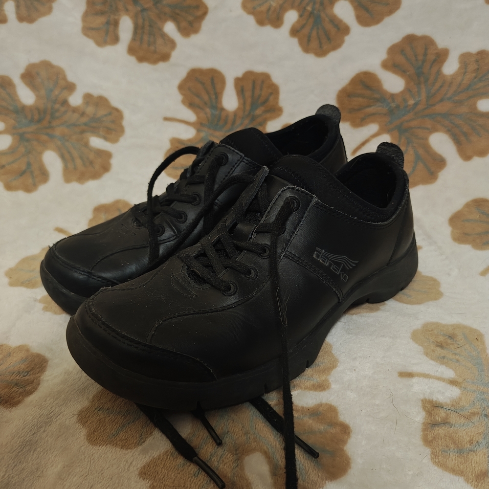 Black Comfort Lace-Up Walking Shoes